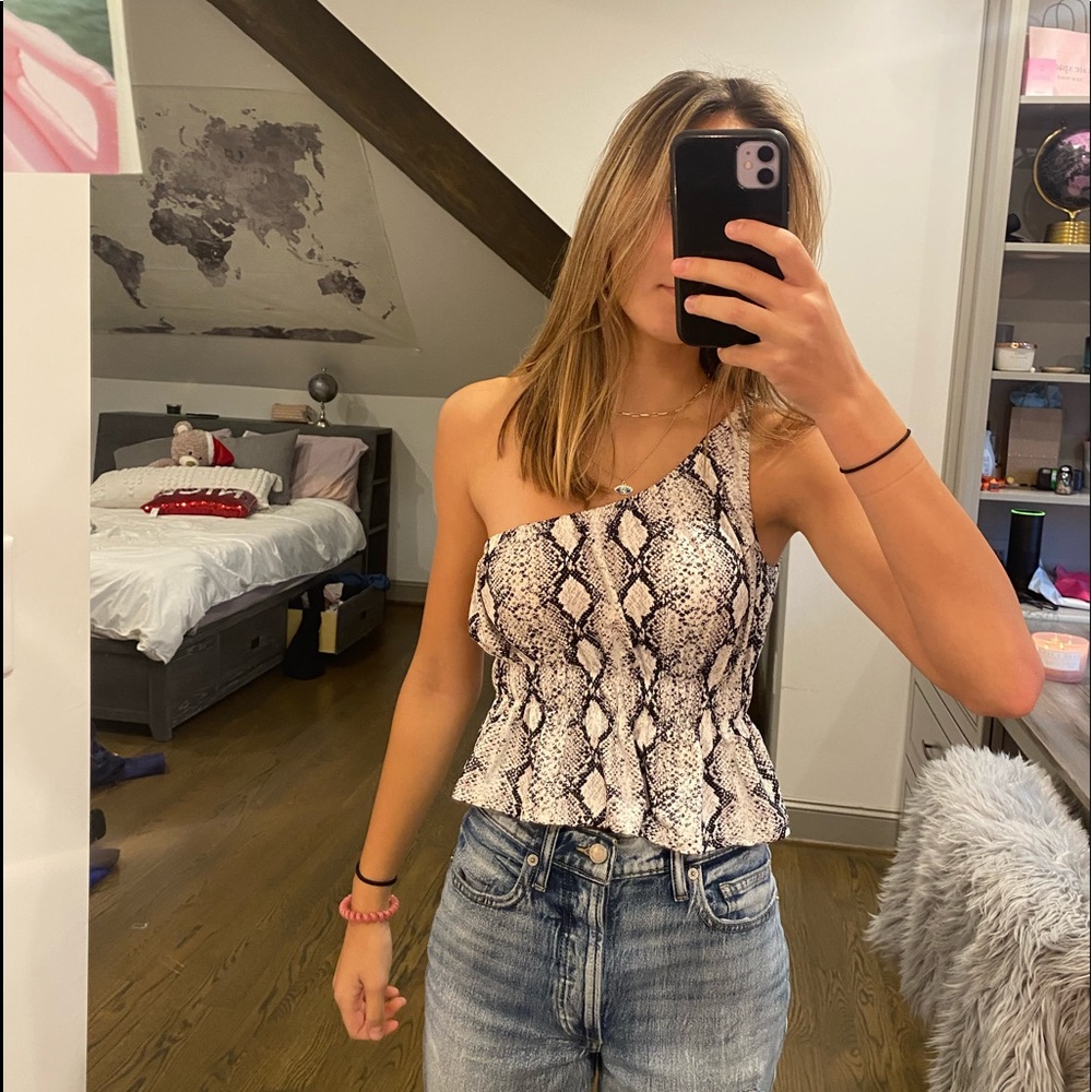 Wore once on vacation and is in perfect condition. From indie collection